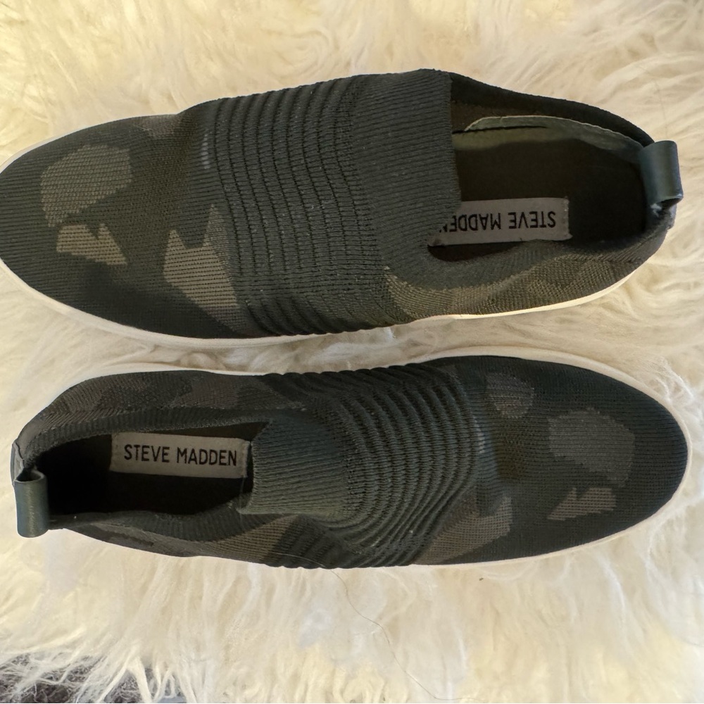 Steve Madden Women's Olive and Black Slip-On Knit Sneakers
